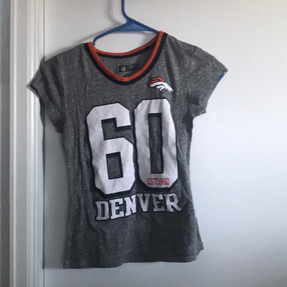 🥑4/$20 Girls large NFL Broncos tshirt